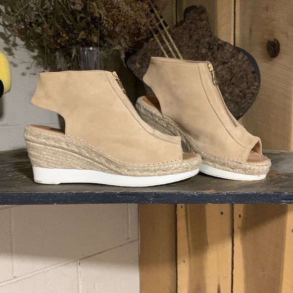 Kanna Platform Wedges - Picture 2 of 9